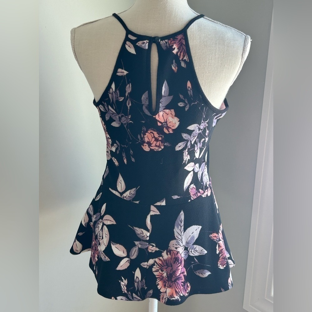 Woman’s medium peplum top - Picture 5 of 6